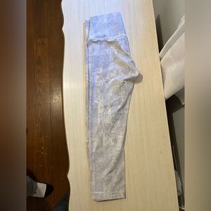 Lululemon size 6 cropped wunder under leggings